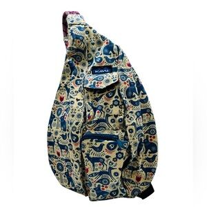 Kavu Special Edition Blue and Cream Slingback Backpack with Animal Pattern